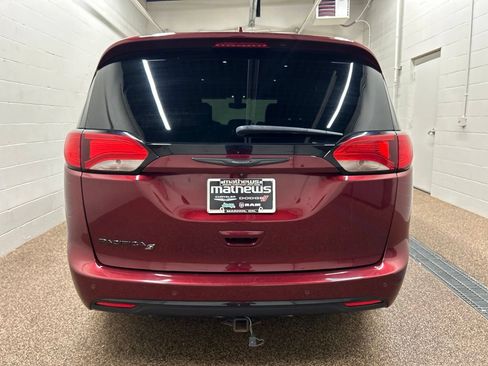 Used 2019 Chrysler Pacifica Touring-L Plus w/ S Appearance Package FWD image 3