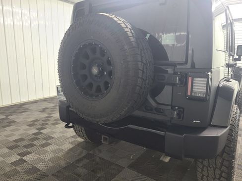 Used 2012 Jeep Wrangler Unlimited Sahara AWD/4WD image 16