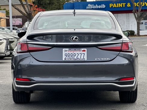 Certified 2025 Lexus ES 300h w/ Premium Package image 5