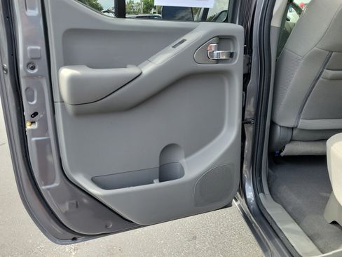 Used 2021 Nissan Frontier SV RWD image 12