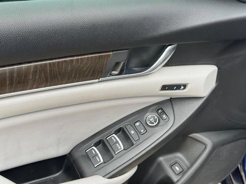 Used 2018 Honda Accord Touring image 18