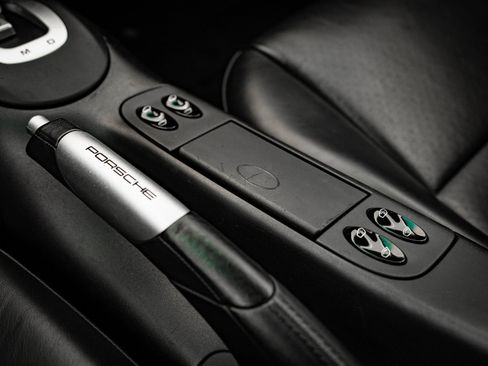 Used 2001 Porsche 911 Carrera 4 image 32