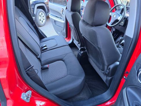 Used 2010 Chevrolet HHR LT FWD image 9