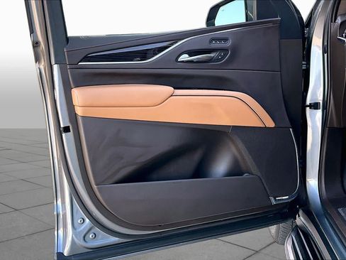 Used 2021 Cadillac Escalade ESV Premium Luxury RWD image 19