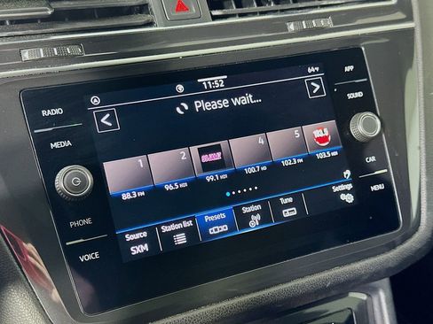 Used 2023 Volkswagen Tiguan SE R-Line image 28