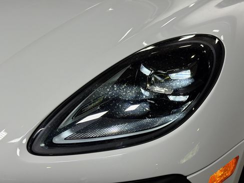 Certified 2026 Porsche Macan AWD/4WD image 10