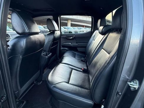 Used 2020 Toyota Tacoma TRD Sport image 32