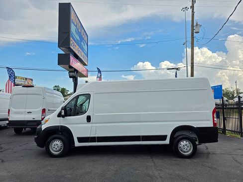 Used 2024 RAM ProMaster 2500 w/ Convenience Group FWD image 4