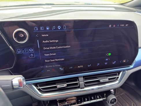 Used 2025 Chevrolet Equinox EV LT w/ Convenience Package FWD image 42