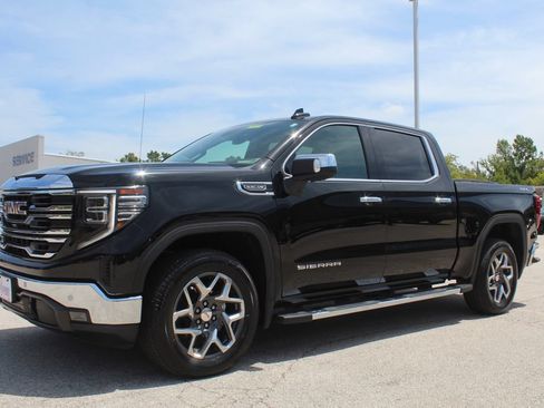 Used 2024 GMC Sierra 1500 SLT w/ SLT Premium Plus Package AWD/4WD image 2