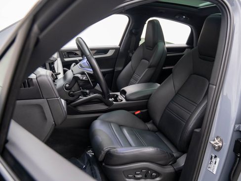 Certified 2024 Porsche Cayenne S image 5