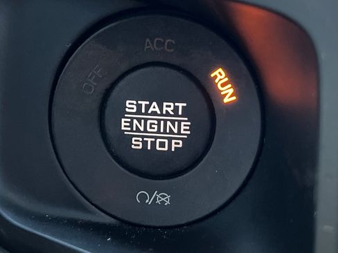 Used 2024 Jeep Wrangler Unlimited Sahara image 29