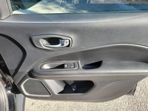 Used 2019 Jeep Compass Sport w/ Tech Group image 10