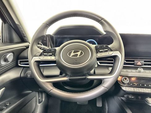 Certified 2025 Hyundai Elantra SEL FWD image 11