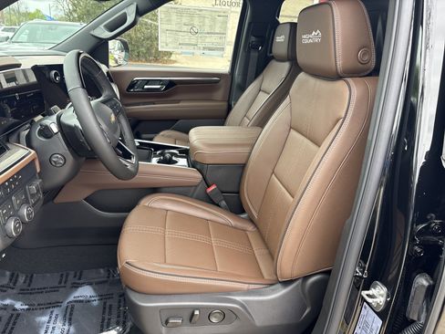 New 2026 Chevrolet Suburban High Country AWD/4WD image 13