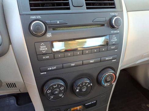 Used 2010 Toyota Corolla LE image 29