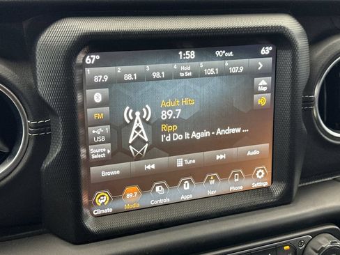 Used 2023 Jeep Wrangler Unlimited Sahara AWD/4WD image 17