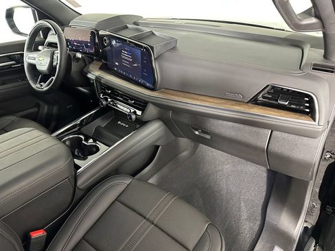Used 2026 Chevrolet Tahoe High Country AWD/4WD image 38