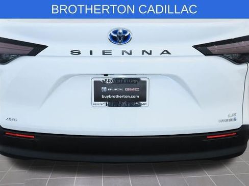 Used 2024 Toyota Sienna LE AWD/4WD image 15