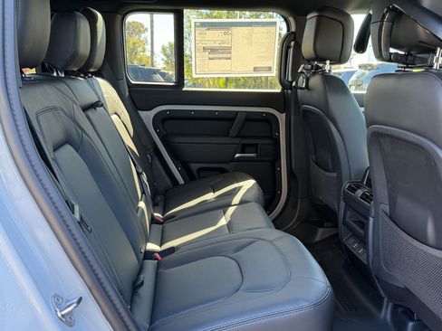New 2026 Land Rover Defender 110 X-Dynamic SE AWD/4WD image 31