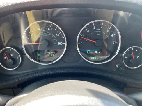 Used 2017 Jeep Wrangler Unlimited Sahara w/ Connectivity Group image 13