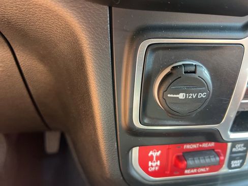 Certified 2022 Jeep Gladiator Rubicon w/ Cold Weather Group AWD/4WD image 67