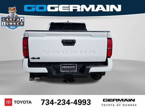 Used 2025 Toyota Tacoma SR5 AWD/4WD image 10