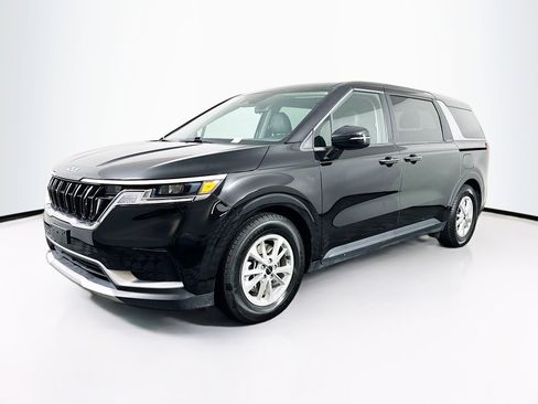 Used 2024 Kia Carnival LX image 3