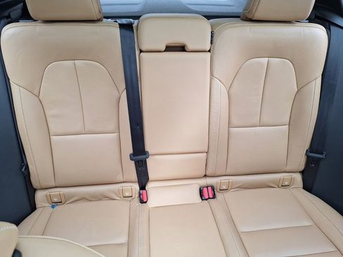 Used 2019 Volvo XC40 T5 Momentum image 28