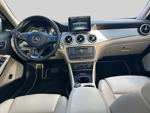 Used 2017 Mercedes-Benz GLA 250 4MATIC image 16