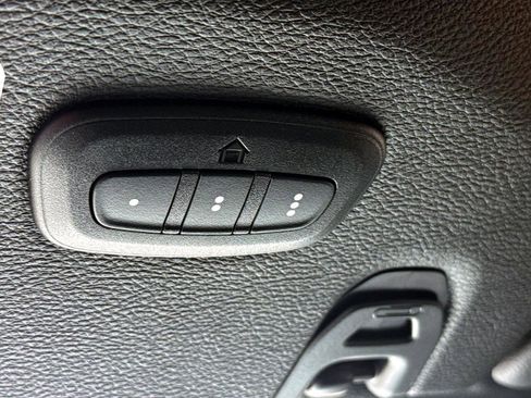 Used 2025 Jeep Wrangler Unlimited Sahara image 22