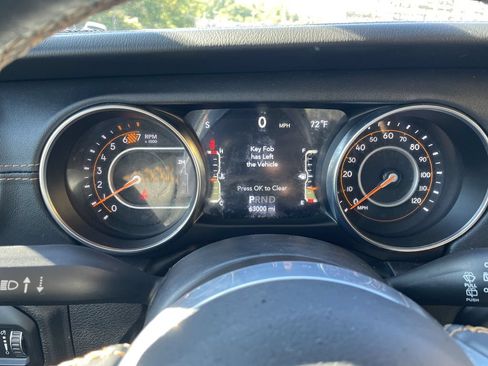 Used 2022 Jeep Wrangler Unlimited Sahara AWD/4WD image 17