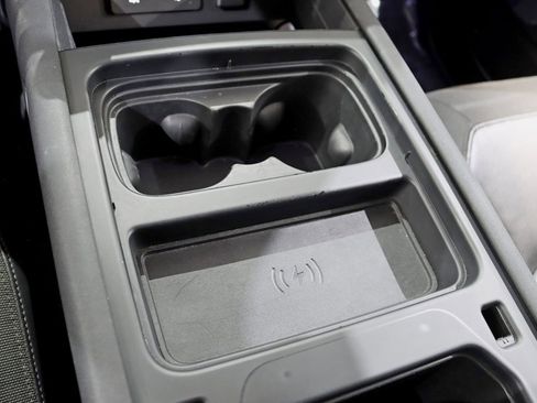 Used 2020 Land Rover Defender 110 SE image 28