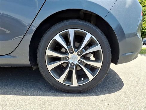 Used 2018 Hyundai Elantra GT FWD image 19