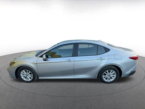 Used 2025 Toyota Camry LE image 4
