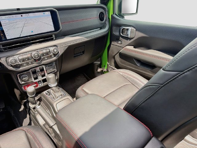 Used 2025 Jeep Wrangler Unlimited Rubicon AWD/4WD image 26
