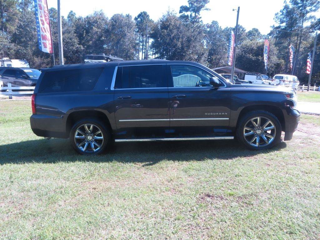 Used 2018 Chevrolet Suburban LT w/ LT Signature Package AWD/4WD image 5