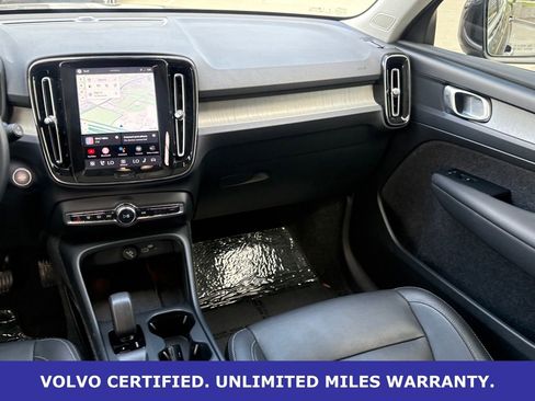 Certified 2025 Volvo XC40 B5 Core AWD/4WD image 16