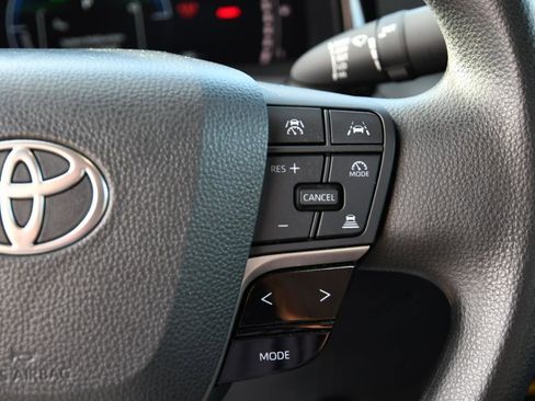 Used 2025 Toyota Camry LE image 10