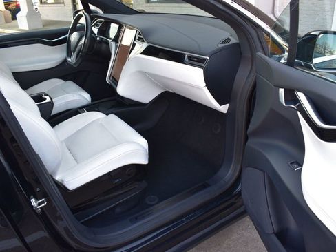 Used 2016 Tesla Model X 75D image 17