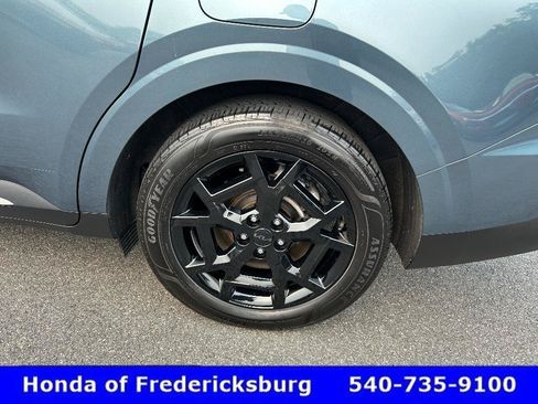 Used 2025 Kia Carnival SX w/ SX Dark Edition Package FWD image 37