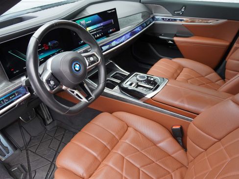 Used 2024 BMW i7 xDrive60 w/ Executive Package AWD/4WD image 9