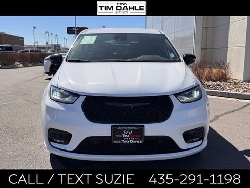 Used 2024 Chrysler Pacifica Limited FWD image 4
