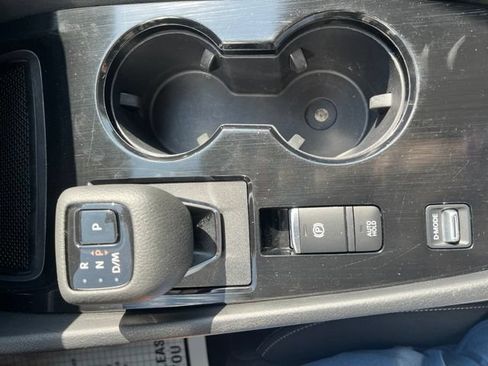 Used 2024 Nissan Rogue S FWD image 20