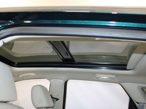 Certified 2025 Cadillac XT5 Premium Luxury w/ Technology Package AWD/4WD image 9