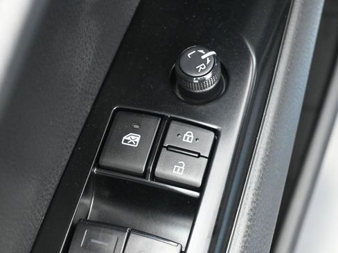 Used 2025 Toyota Camry SE image 14