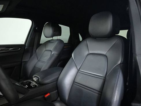 Certified 2023 Porsche Cayenne AWD/4WD image 10