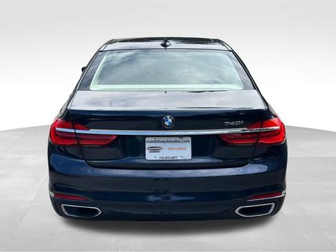 Used 2017 BMW 740i image 4