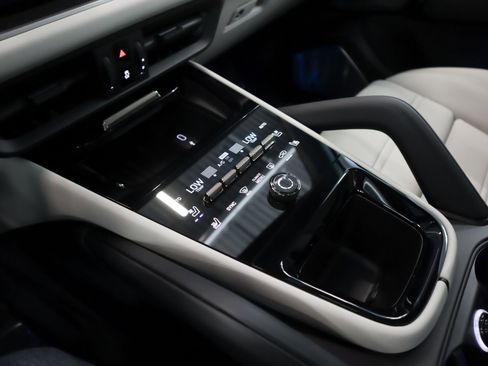 New 2026 Porsche Cayenne Turbo image 18