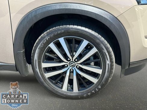 Used 2024 Nissan Pathfinder Platinum AWD/4WD image 11